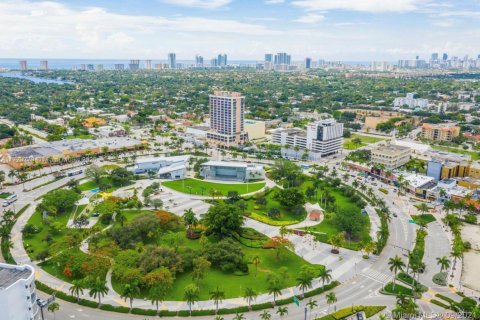 Condo in Hollywood, Florida, 1 bedroom  № 1702534 - photo 4
