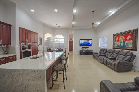House in Miami, Florida 4 bedrooms, 304.81 sq.m. № 2069558 - photo 24