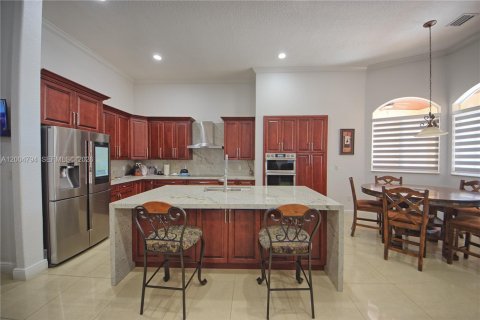 House in Miami, Florida 4 bedrooms, 304.81 sq.m. № 2069558 - photo 26