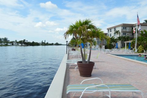 Condominio en alquiler en Boynton Beach, Florida, 2 dormitorios, 89.46 m2 № 1047820 - foto 1