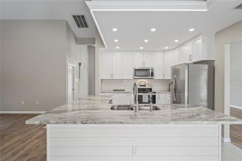 Casa en venta en Spring Hill, Florida, 3 dormitorios, 206.8 m2 № 1908360 - foto 16