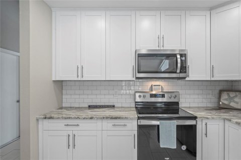 Casa en venta en Spring Hill, Florida, 3 dormitorios, 206.8 m2 № 1908360 - foto 20