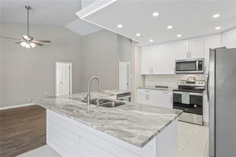 Casa en venta en Spring Hill, Florida, 3 dormitorios, 206.8 m2 № 1908360 - foto 17