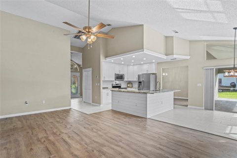 Casa en venta en Spring Hill, Florida, 3 dormitorios, 206.8 m2 № 1908360 - foto 26