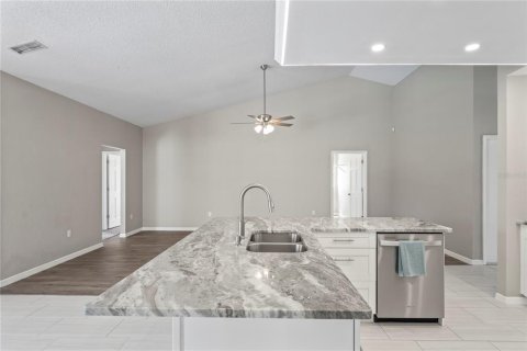 Casa en venta en Spring Hill, Florida, 3 dormitorios, 206.8 m2 № 1908360 - foto 18