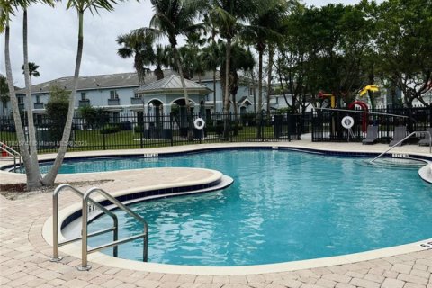 Townhouse in Lauderhill, Florida 3 bedrooms, 117.06 sq.m. № 1877969 - photo 12