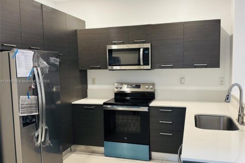 Townhouse in Lauderhill, Florida 3 bedrooms, 117.06 sq.m. № 1877969 - photo 3