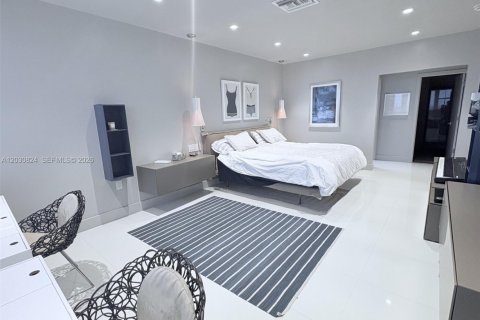 Снять в аренду кондоминиум в Бэл-Харбор, Флорида 2 спальни, 145.67м2, № 2077419 - фото 11