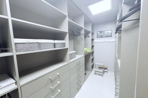 Снять в аренду кондоминиум в Бэл-Харбор, Флорида 2 спальни, 145.67м2, № 2077419 - фото 14