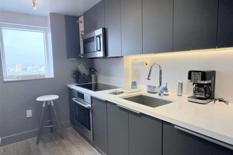 Снять в аренду кондоминиум в Бэл-Харбор, Флорида 2 спальни, 145.67м2, № 2077419 - фото 8