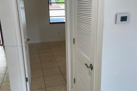 Купить виллу или дом в Майами, Флорида 3 спальни, 112.41м2, № 1958060 - фото 9