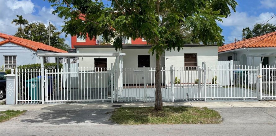 Дом в Майами, Флорида 3 спальни, 112.41м2 № 1958060