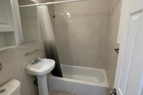 Купить виллу или дом в Майами, Флорида 3 спальни, 112.41м2, № 1958060 - фото 19