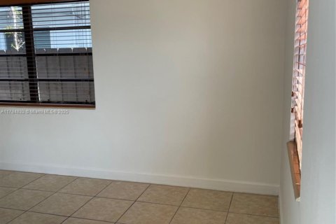 Купить виллу или дом в Майами, Флорида 3 спальни, 112.41м2, № 1958060 - фото 2