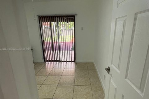 Купить виллу или дом в Майами, Флорида 3 спальни, 112.41м2, № 1958060 - фото 23