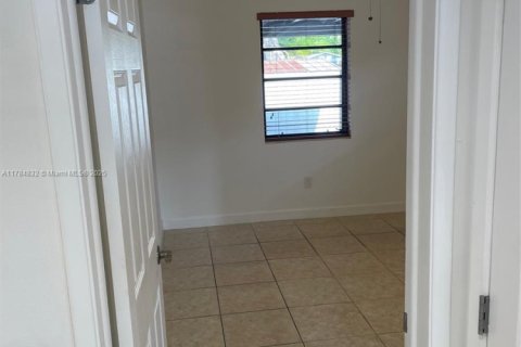 Купить виллу или дом в Майами, Флорида 3 спальни, 112.41м2, № 1958060 - фото 11