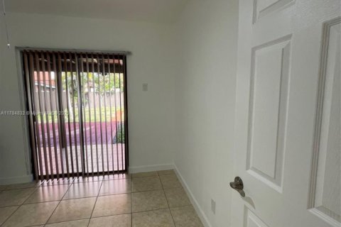 Купить виллу или дом в Майами, Флорида 3 спальни, 112.41м2, № 1958060 - фото 27