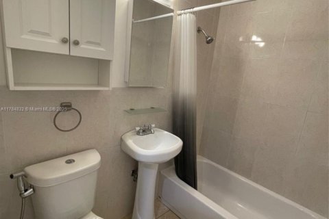 Купить виллу или дом в Майами, Флорида 3 спальни, 112.41м2, № 1958060 - фото 20