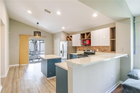 House in Riverview, Florida 3 bedrooms, 120.22 sq.m. № 1894669 - photo 7