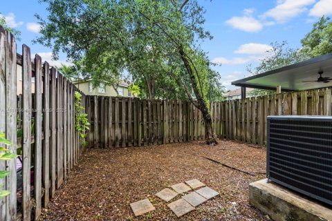 Townhouse in Homestead, Florida 3 bedrooms, 160.91 sq.m. № 1892136 - photo 13
