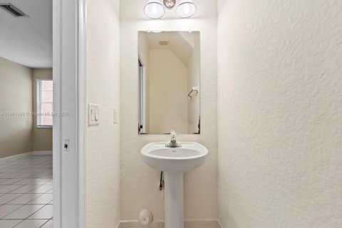 Townhouse in Homestead, Florida 3 bedrooms, 160.91 sq.m. № 1892136 - photo 6