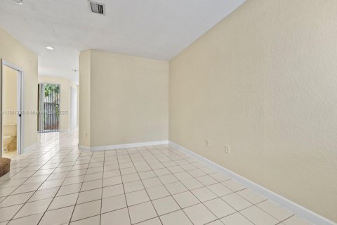 Townhouse in Homestead, Florida 3 bedrooms, 160.91 sq.m. № 1892136 - photo 3