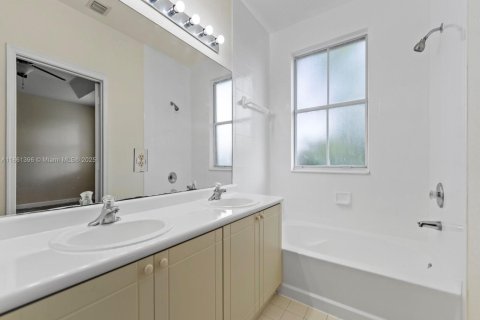 Townhouse in Homestead, Florida 3 bedrooms, 160.91 sq.m. № 1892136 - photo 25