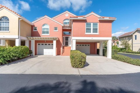 Adosado en Saint Petersburg, Florida 3 dormitorios, 192.77 m2 № 2119652