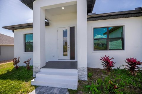 Villa ou maison à vendre à Port Charlotte, Floride: 3 chambres, 155.89 m2 № 2142951 - photo 2