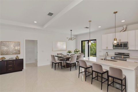 Villa ou maison à vendre à Port Charlotte, Floride: 3 chambres, 155.89 m2 № 2142951 - photo 4