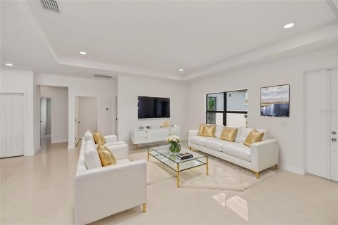 Villa ou maison à vendre à Port Charlotte, Floride: 3 chambres, 155.89 m2 № 2142951 - photo 3
