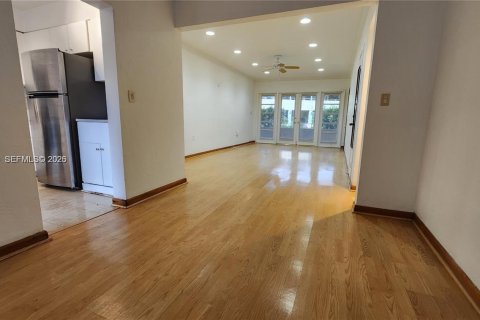 Condominio en alquiler en Bal Harbour, Florida, 1 dormitorio, 71.26 m2 № 2077469 - foto 4
