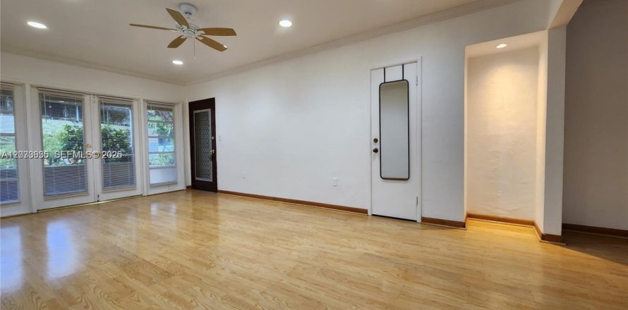 Condominio en Bal Harbour, Florida, 1 dormitorio  № 2077469