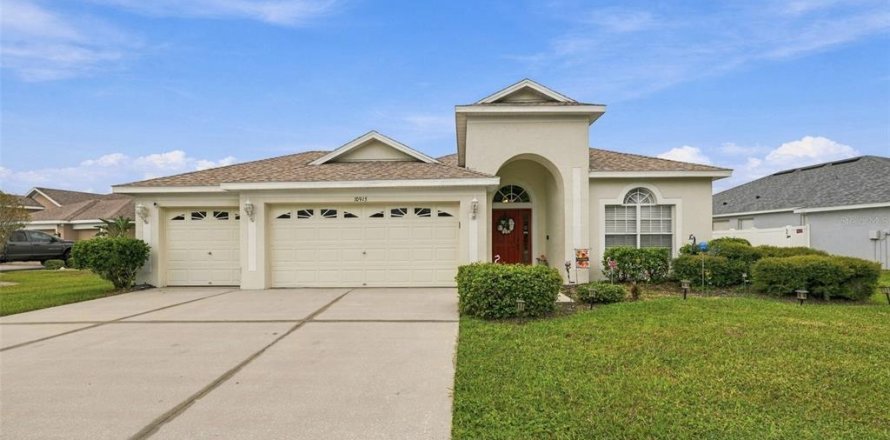House in Riverview, Florida 3 bedrooms, 189.71 sq.m. № 2413435