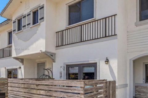 Adosado en Homestead, Florida 3 dormitorios, 135.92 m2 № 2058514