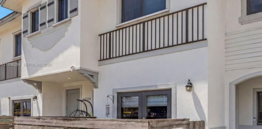 Adosado en Homestead, Florida 3 dormitorios, 135.92 m2 № 2058514