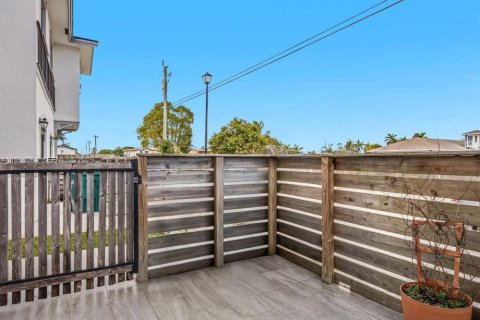 Adosado en venta en Homestead, Florida, 3 dormitorios, 135.92 m2 № 2058514 - foto 2