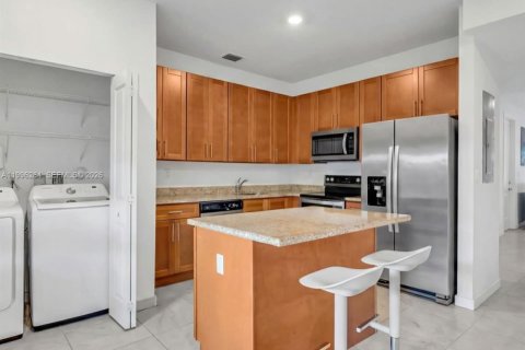 Adosado en venta en Homestead, Florida, 3 dormitorios, 135.92 m2 № 2058514 - foto 5