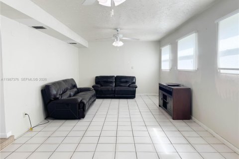 Casa en alquiler en Hollywood, Florida, 3 dormitorios, 149.94 m2 № 2051791 - foto 8