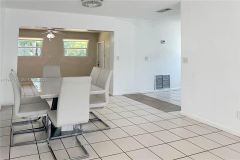 Casa en alquiler en Hollywood, Florida, 3 dormitorios, 149.94 m2 № 2051791 - foto 12