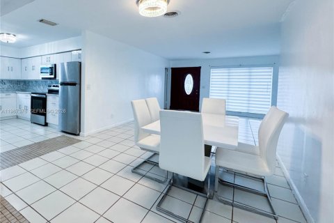 Casa en alquiler en Hollywood, Florida, 3 dormitorios, 149.94 m2 № 2051791 - foto 6