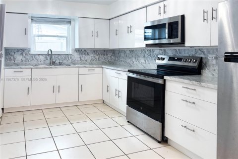 Casa en alquiler en Hollywood, Florida, 3 dormitorios, 149.94 m2 № 2051791 - foto 4