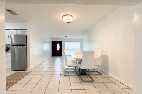Casa en alquiler en Hollywood, Florida, 3 dormitorios, 149.94 m2 № 2051791 - foto 3