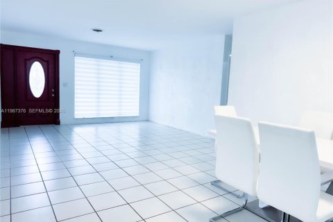 Casa en alquiler en Hollywood, Florida, 3 dormitorios, 149.94 m2 № 2051791 - foto 5