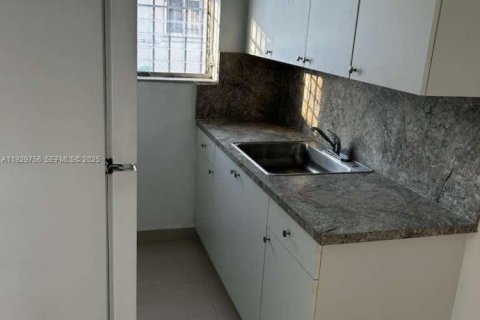 Снять в аренду квартиру в Майами, Флорида 1 спальня, 55.74м2, № 1988600 - фото 10