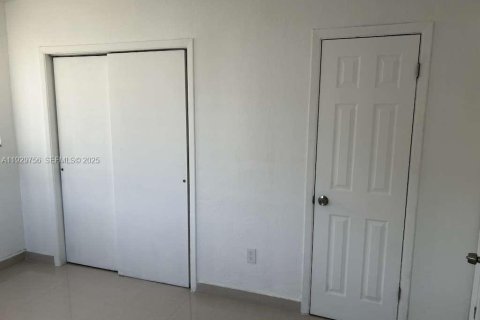 Снять в аренду квартиру в Майами, Флорида 1 спальня, 55.74м2, № 1988600 - фото 5