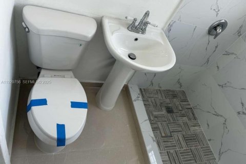 Снять в аренду квартиру в Майами, Флорида 1 спальня, 55.74м2, № 1988600 - фото 9