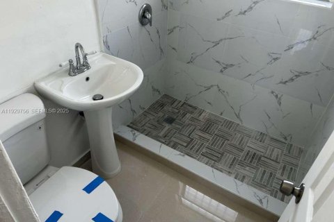 Снять в аренду квартиру в Майами, Флорида 1 спальня, 55.74м2, № 1988600 - фото 7