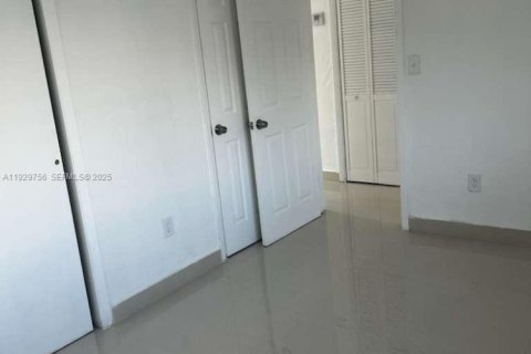 Снять в аренду квартиру в Майами, Флорида 1 спальня, 55.74м2, № 1988600 - фото 4