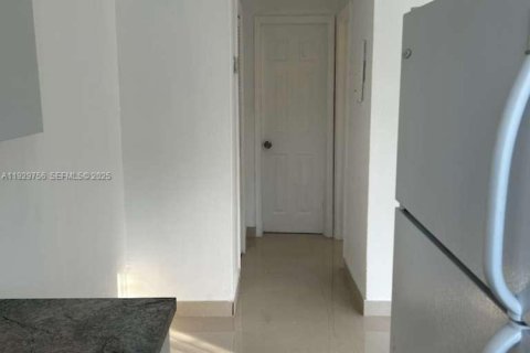 Снять в аренду квартиру в Майами, Флорида 1 спальня, 55.74м2, № 1988600 - фото 12